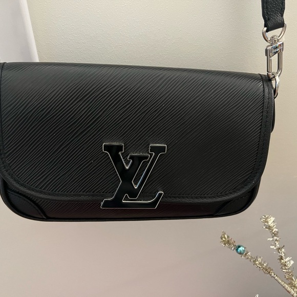Louis Vuitton buci black bag like new. Used a few times - Picture 3 of 14